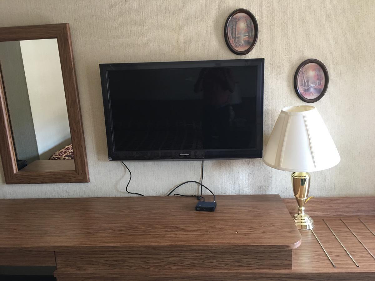 Parkway Inn Vestal Экстерьер фото