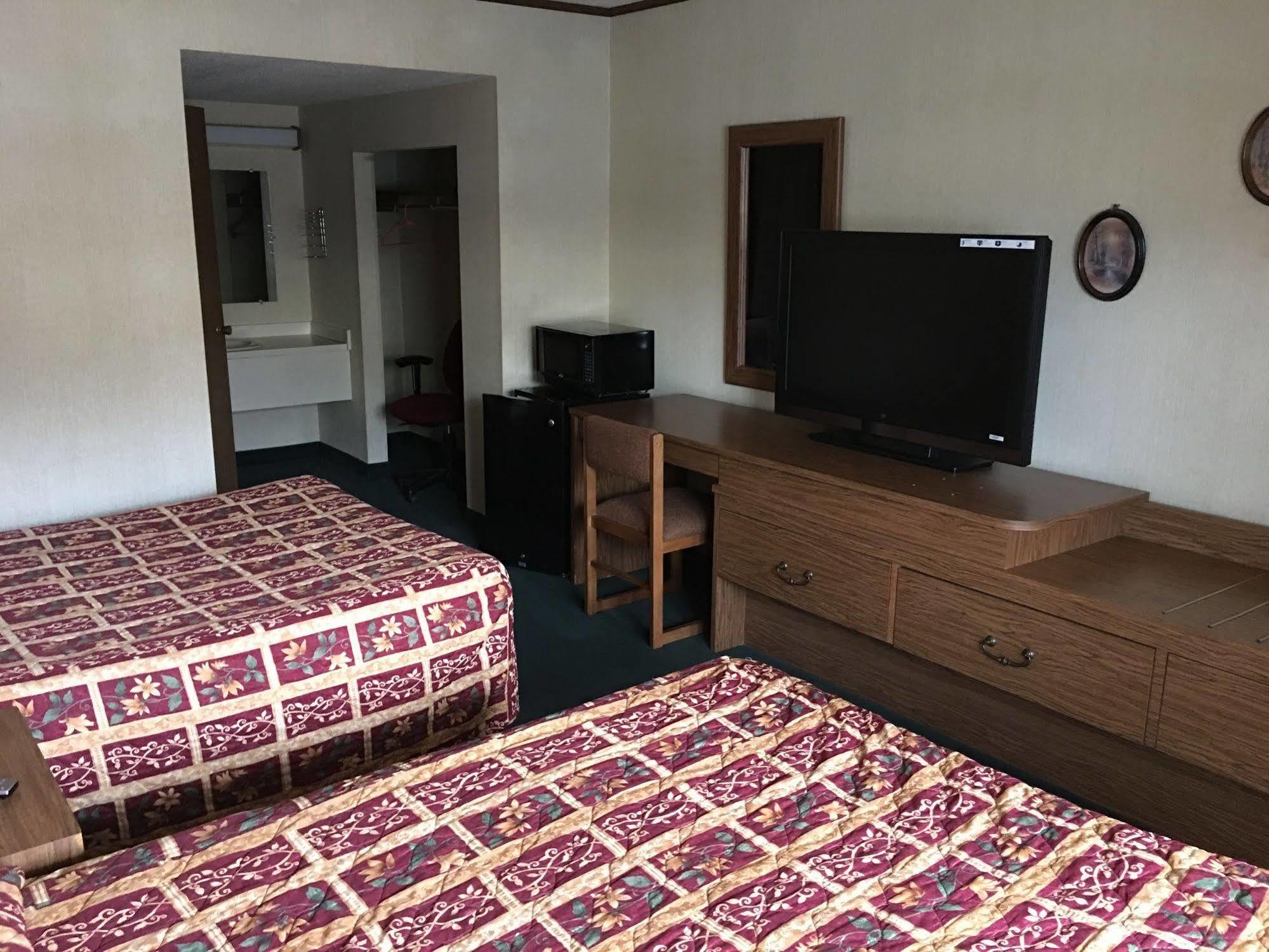 Parkway Inn Vestal Экстерьер фото