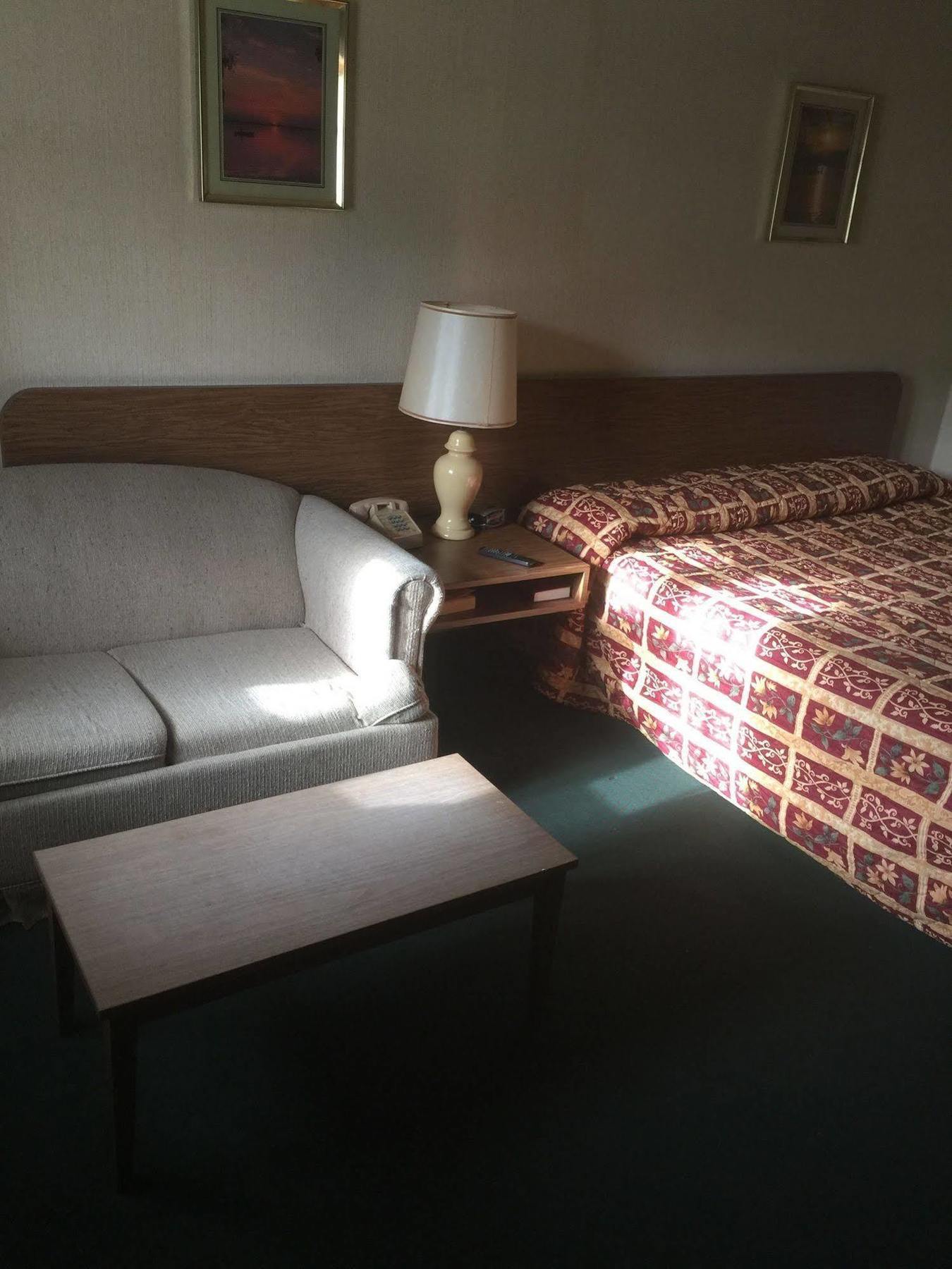 Parkway Inn Vestal Экстерьер фото