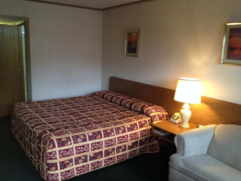 Parkway Inn Vestal Экстерьер фото