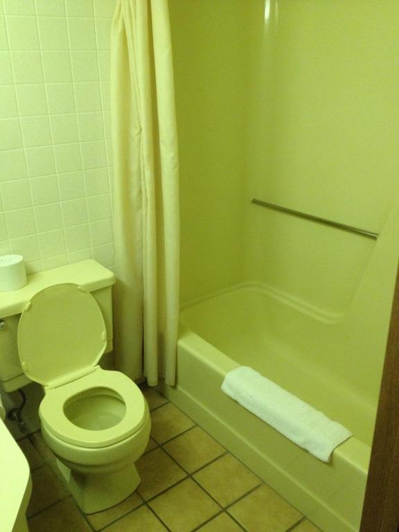 Parkway Inn Vestal Экстерьер фото